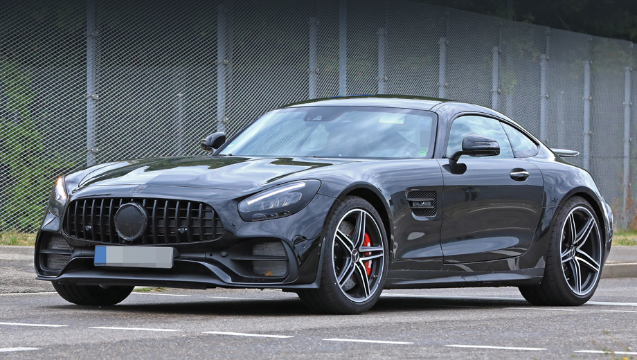 Автомобиль выглядит как AMG GT C с аэродинамическим пакетом (изменённый сплиттер, фиксированное антикрыло, накладки на пороги). Однако у фар — новая начинка с переработанными секциями и дневными огнями.