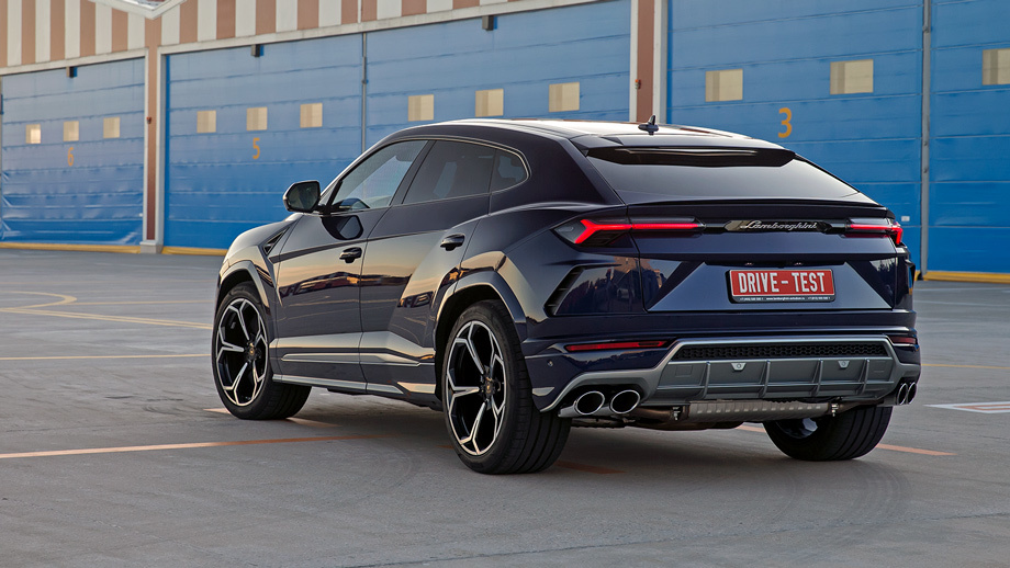 Lamborghini Urus vs Porsche Cayenne