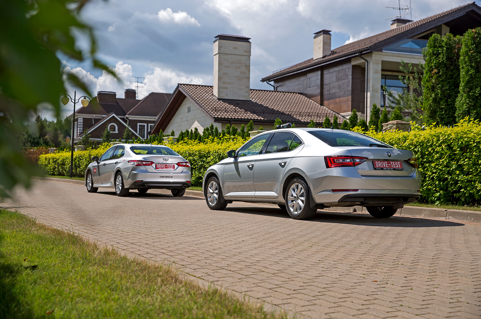 Не находим фаворита в паре Toyota Camry – Skoda Superb — ДРАЙВ