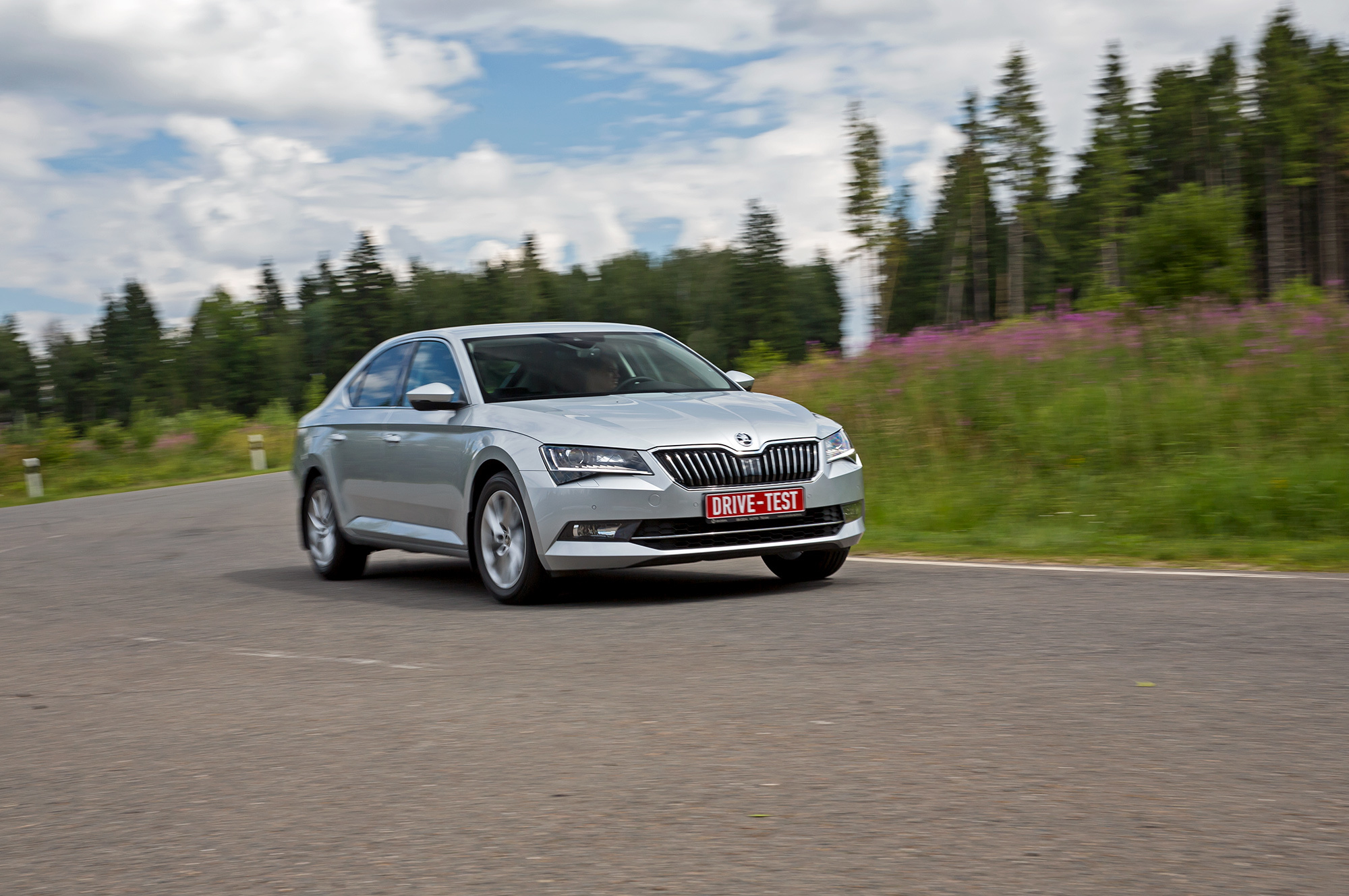 Не находим фаворита в паре Toyota Camry – Skoda Superb — ДРАЙВ