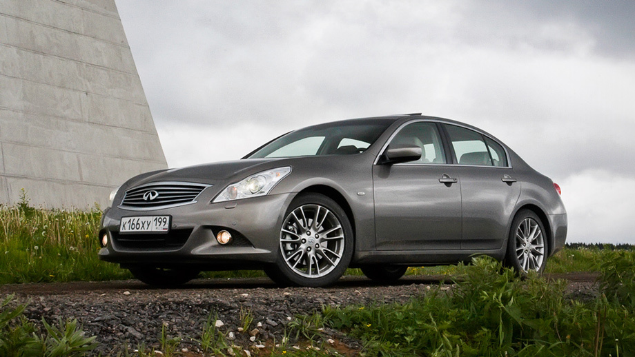 Помимо нового мотора объёмом 2,5 л G-седан претерпел незначительные коррективы внешности: <nobr>L-образная</nobr> головная оптика лишилась секций противотуманных фар, которые переехали в видоизменённый передний бампер. Изменился рисунок фальшрадиаторной решётки.