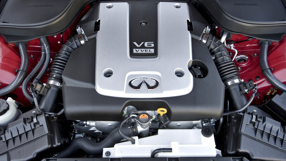 Полностью алюминиевая <nobr>V-образная</nobr> «шестёрка» VQ25HR объёмом 2,5 л ставится на японский седан <a href="https://www.drive.ru/nissan/news/2007/10/05/568717/nebesniy_yakudza.html" target="_blank" rel="noopener" class="c-link">Nissan Skyline</a> и оснащается системой регулировки фаз газораспределения на впуске и выпуске. Отдача европейской версии снижена на три лошадиные силы — до 222 л.с.