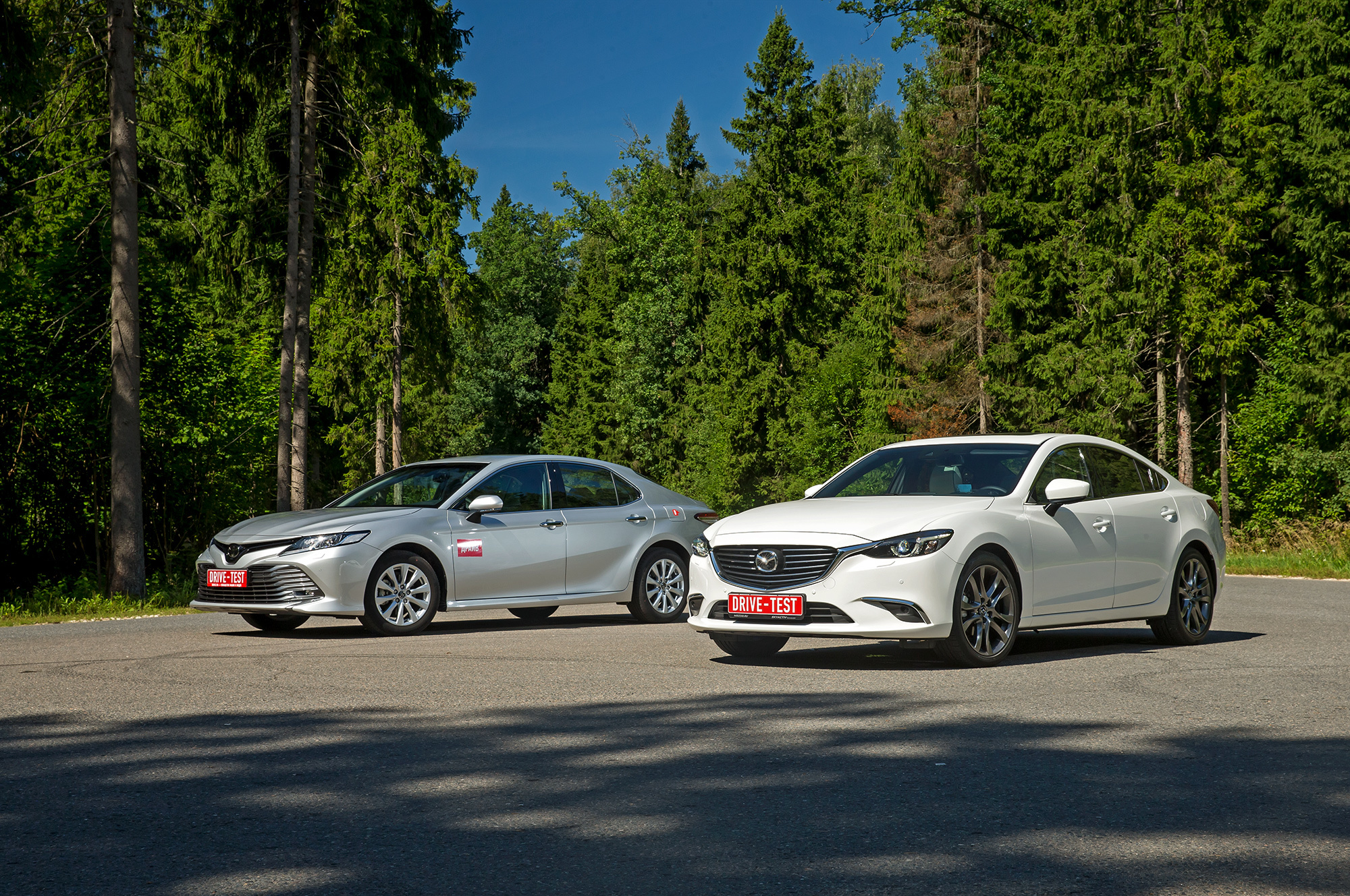 Сталкиваемся с разницей возрастов у седанов Mazda 6 и Toyota Camry — ДРАЙВ