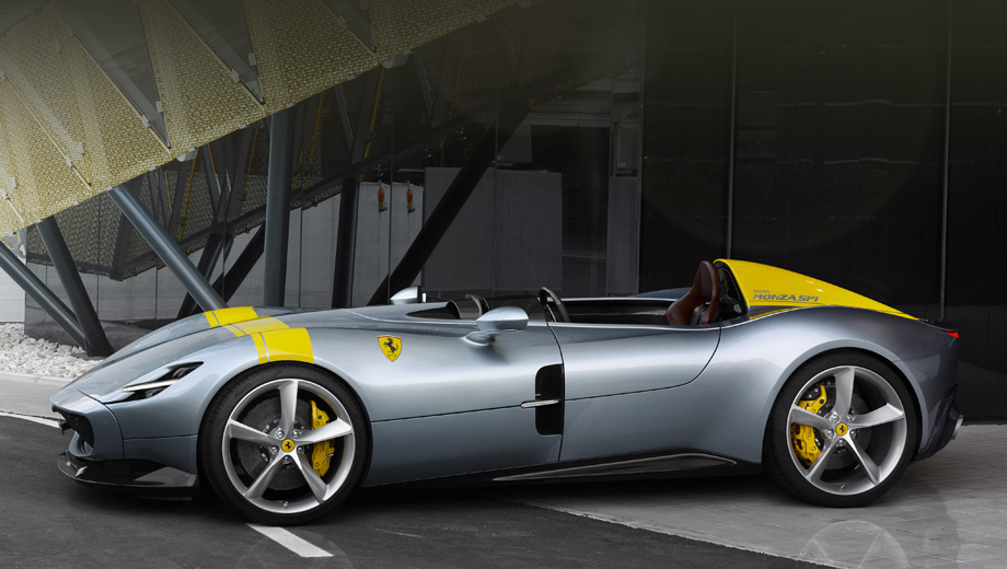 Ferrari monza sp1,Ferrari monza sp2. Длина баркетты равна 4657 мм, ширина и высота — 1996 и 1155. Машина открывает новую линейку лимитированных моделей Ferrari с общим обозначением Icona.