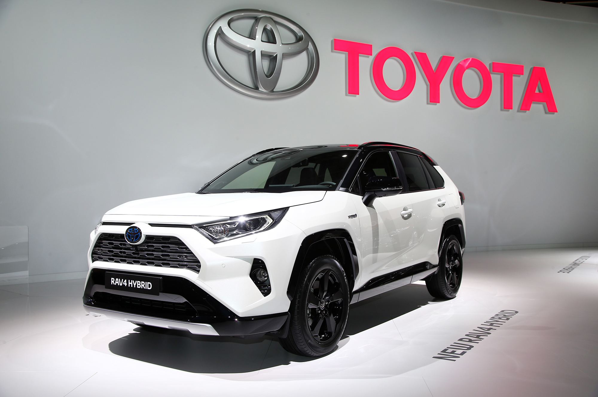 Кроссовер Toyota RAV4 Hybrid раскрыл детали привода — ДРАЙВ