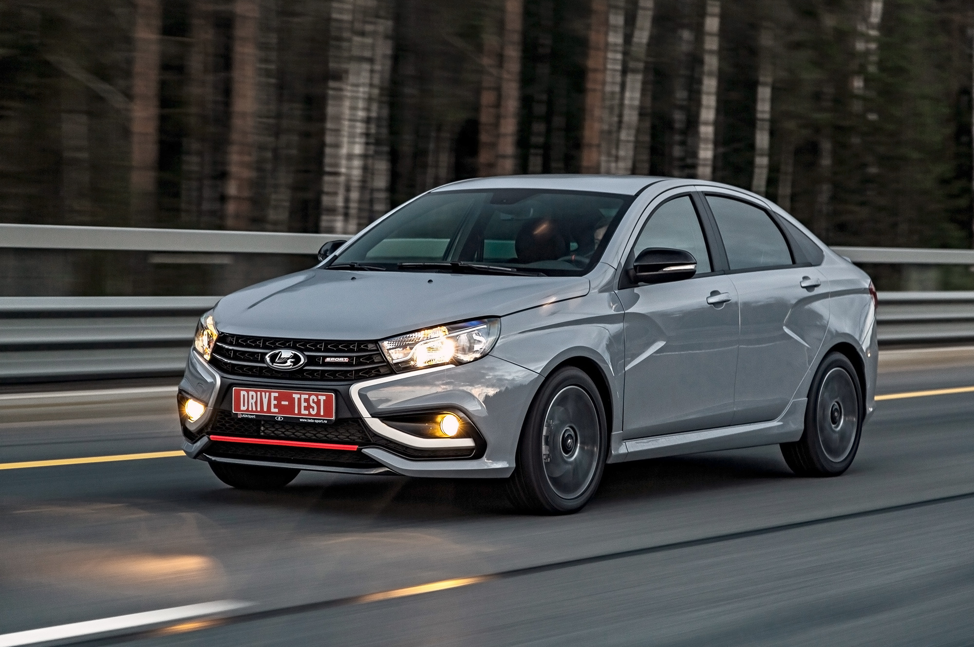 Сбиваем неназначенную цену подогретого седана Lada Vesta Sport — ДРАЙВ