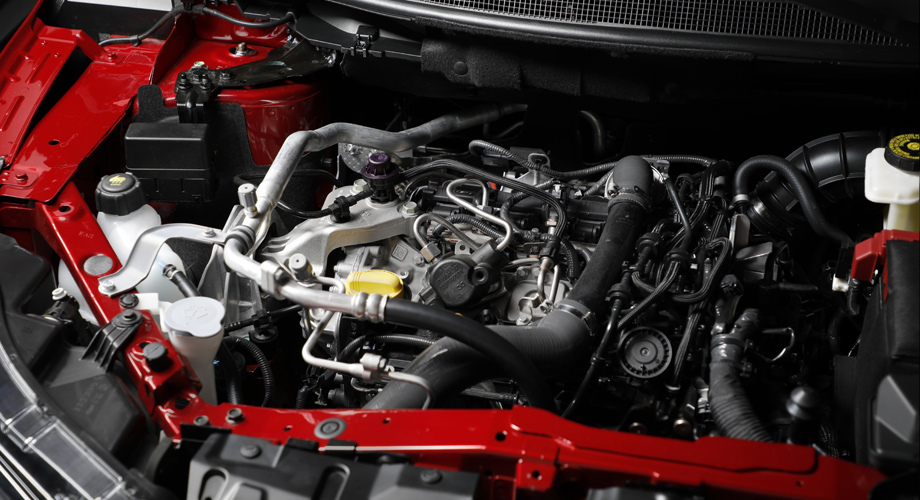             В сравнении с мотором 1.2 новый 1.3 (на фото) в младшей версии на 25 сил мощнее и на 50 Н•м «моментнее», а ещё экономичнее на 0,3 л. Мотор 1.3 в старшей вариации, в сравнении с 1.6, проигрывает три «лошадки» в мощности, но выигрывает 20–30 Н•м в моменте, а экономит до 0,5 л (в случае «механики»).
