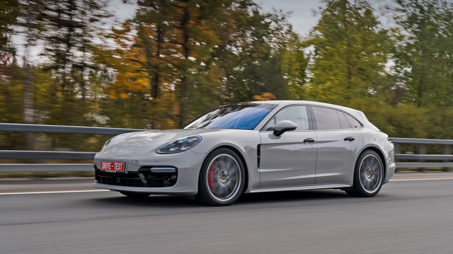 Батюшка панамера. Порше Панамера тест драйв. Porsche универсал 2007. Порше универсал против купе. Porsche Universal.