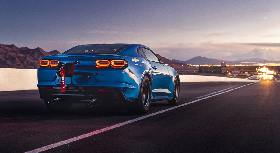 Концепт основан на рестайлинговом <a href="/e/Bu4IwEAAAIE" class="c-link">Camaro</a>, а если более точно, то на купе COPO Camaro 2019 модельного года (о нём расскажем ниже).
