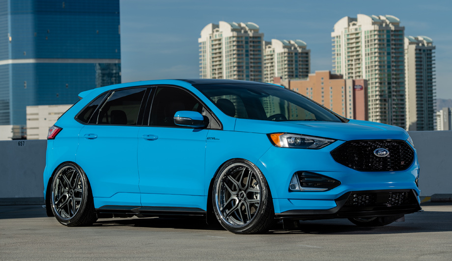             Среди кроссоверов тюнингу подверглись <a href="/e/Bs8BwEAAAGQ" class="c-link">EcoSport</a>, <a href="/e/BnZsQEAAApo" class="c-link">Expedition</a> и <a href="/e/BupPAEAAAGU" class="c-link">Explorer</a>, а особо отметим <a href="/e/BtUygEAAAlI" class="c-link">Edge ST</a>, первый кросс от Ford Performance. Данный образец ещё и в обработке Blood Type Racing (аэропакет, пневмоподвеска, перекроенные впуск/выпуск у «турбошестёрки» 2.7, диски AMF и шины Toyo на 22 дюйма).
