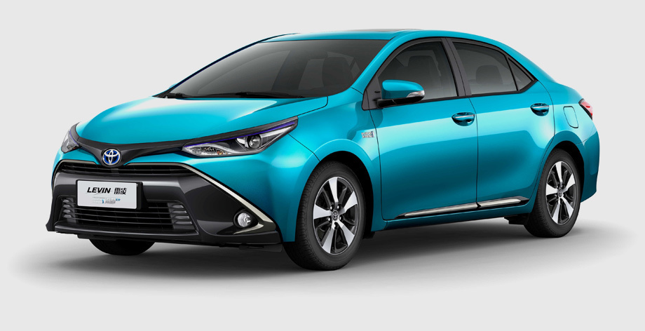 Не далее как в апреле этого года китайские Toyota Levin (на фото) и седан Corolla текущего поколения получили заряжаемые от сети гибридные версии, способные на электротяге пробежать до 50 км. Естественно, в новом поколении собратьев такие системы тоже появятся, но, может быть, не с самого начала продаж.