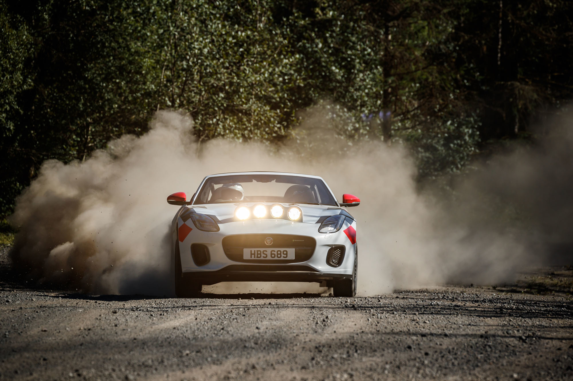 Родстеры Jaguar F-type Rally отметили 70-летие спорткаров марки — ДРАЙВ