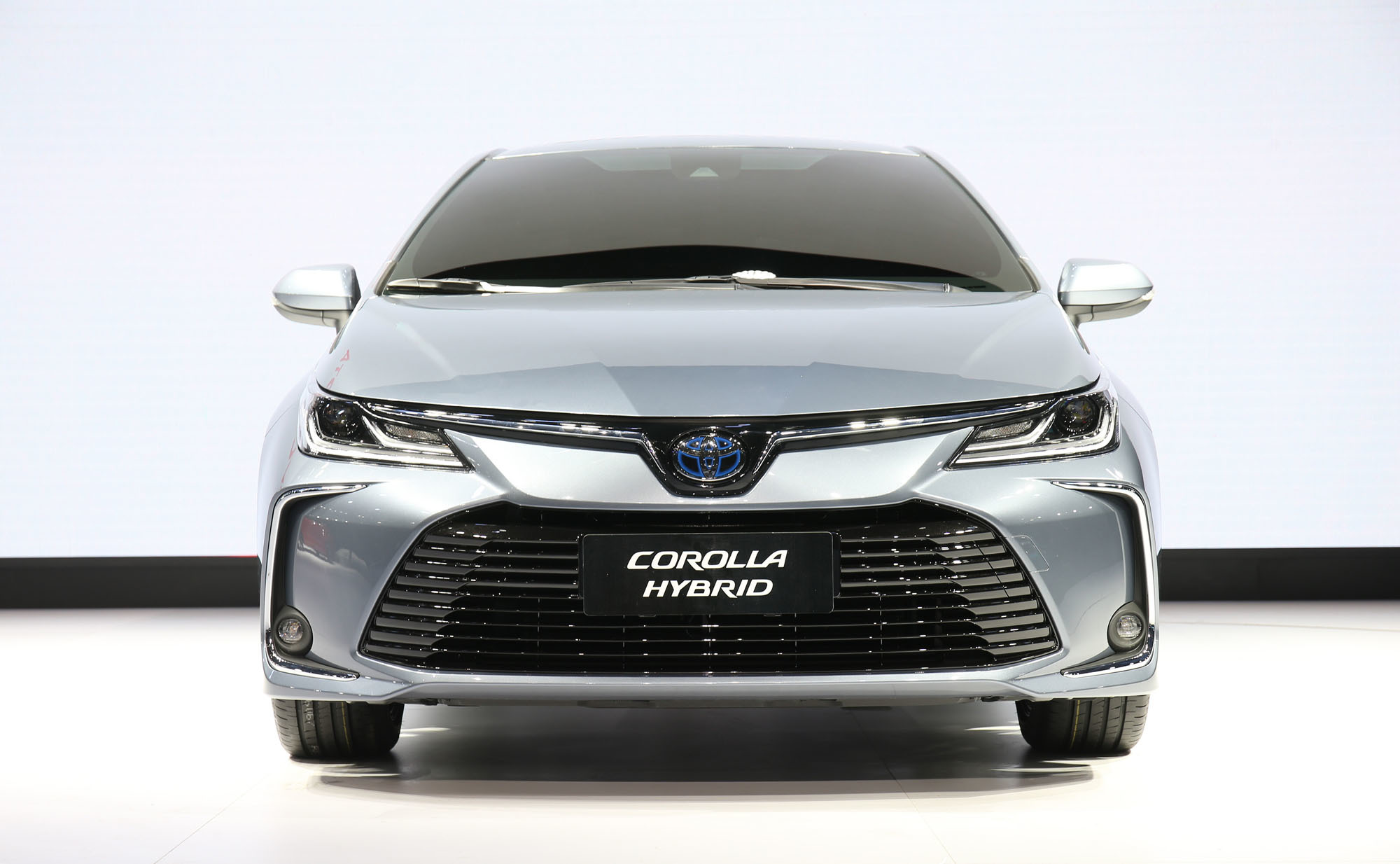 Седан Toyota Corolla появился в двух версиях дизайна — ДРАЙВ