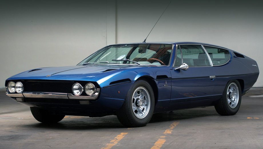 Купе Lamborghini Espada с кузовом работы знаменитого <a href="https://www.drive.ru/kunst/4efb32c800f11713001e2345.html" target="_blank" rel="noopener" class="c-link">Марчелло Гандини</a> выпускалось в 1968–1978 годах. Спереди располагался мотор V12 3.9, развивавший 325 или 350 л.с. в зависимости от года выпуска.