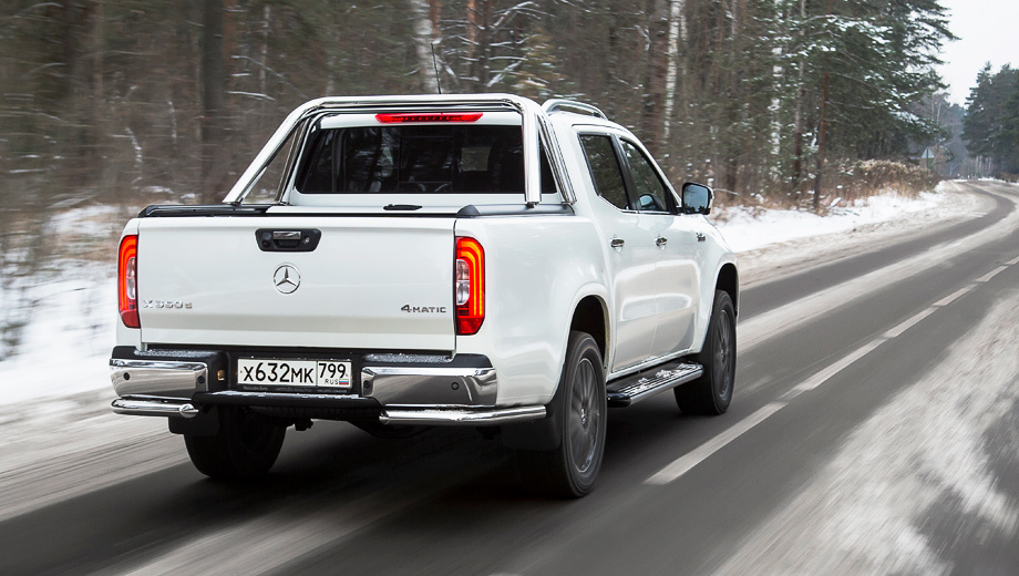 В салоне тишина. Тормоза с непривычки кажутся тугими, но их точность и эффективность — на хорошем уровне. Жёсткая подвеска? Зато без раскачки и подбросов пустой кормы.