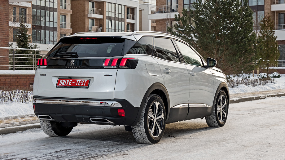             Peugeot 3008 предоставляет широкий выбор: четыре комплектации, два 150-сильных мотора (включая дизель!), море опций и более десяти цветов кузова. Но у платформы EMP2 заводской механической полноприводной трансмиссии нет и не будет.
