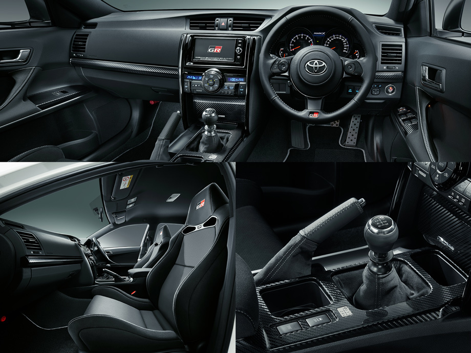 Особенности интерьера — эксклюзивные передние кресла, «кочерга» ручника вместо кнопки, глянцевые вставки на центральной консоли, чёрные подложки приборов. А углепластиковый декор есть и у «обычного» седана GR Sport.