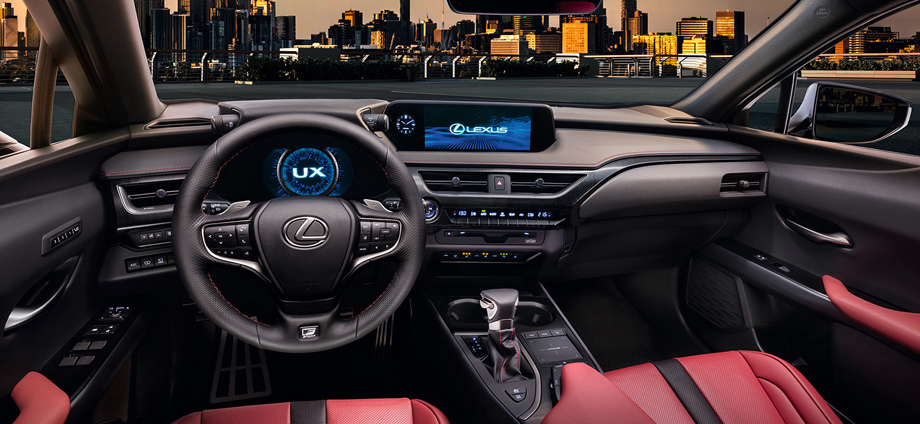 В топовом паркетнике будет и комплекс безопасности Lexus Safety System +2 с ассистентом удержания в полосе, мониторингом слепых зон зеркал и знаков, автоматическим переключением света с затемнением участка ослепления встречных водителей и автоматическим торможением.