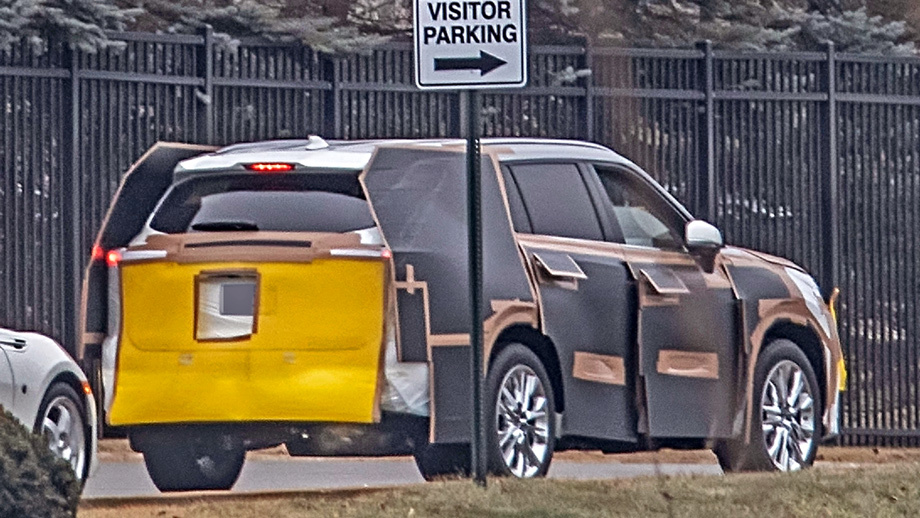             Двигатель V6 3.5, скорее всего, сохранит свой пост, но будет модернизирован. Чего не скажешь о четырёхцилиндровом моторе 2.7, которому грозит отставка. Восьмидиапазонный «автомат» и полный привод никуда не денутся. Без гибридной версии, конечно, не обойдётся.
