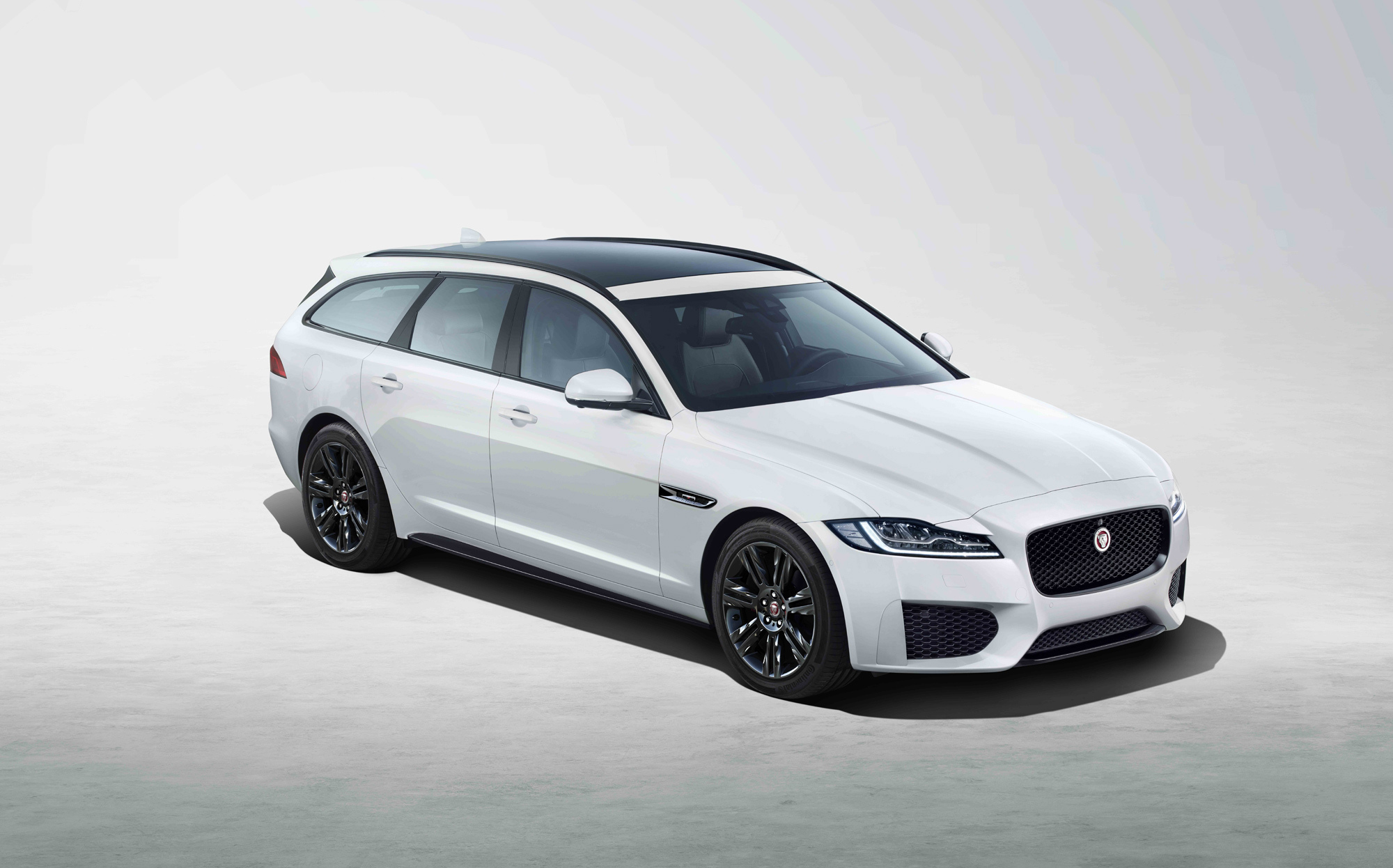 Серия Jaguar XF Chequered Flag привлекла внимание к модели — ДРАЙВ