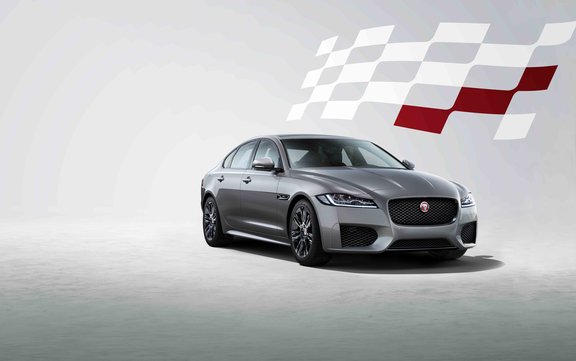 Серия Jaguar XF Chequered Flag привлекла внимание к модели — ДРАЙВ