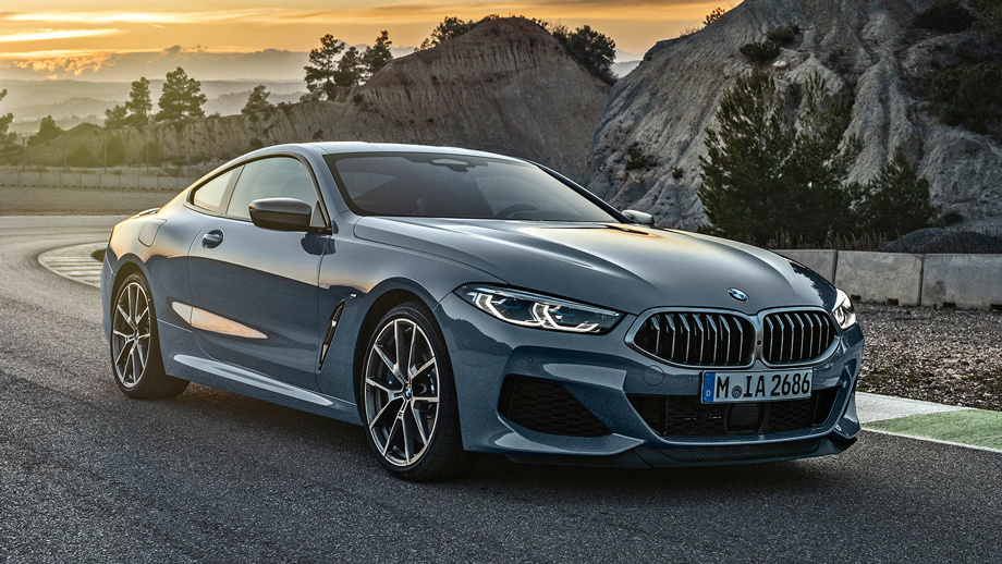 В восьмой серии, явленной миру в прошлом году, есть купе и <a href="/e/BygnAEAABFQ" class="c-link">кабриолет</a>. Топ-версия M850i xDrive с двигателем V8 4.4 (530 л.с., 750 Н•м) и восьмиступенчатым «автоматом» разменивает сотню за 3,7 с.