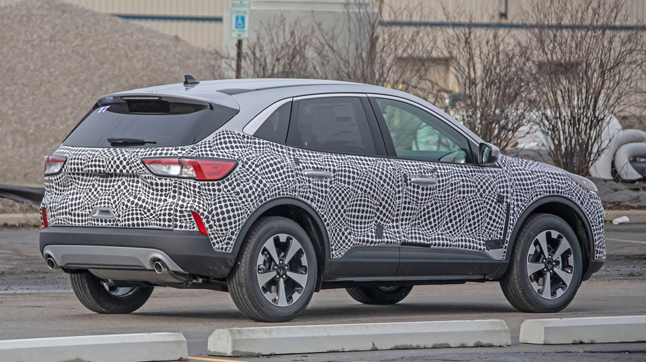             Удел Куги по силовым установкам — бензиновые моторы EcoBoost и дизели EcoBlue с шестиступенчатыми коробками передач, а также две гибридные версии. Электрокара пока не будет.
