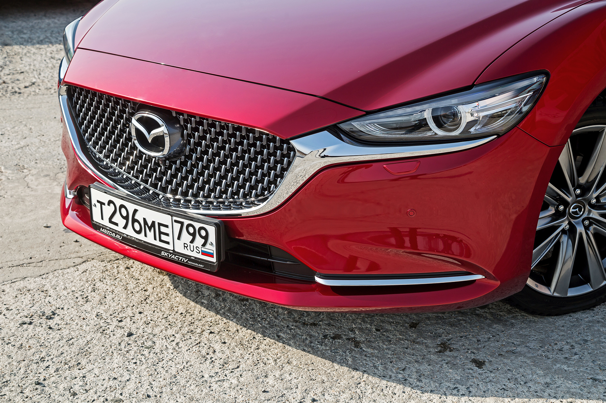 Наблюдаем за превращением седана Mazda 6 в буржуа — ДРАЙВ