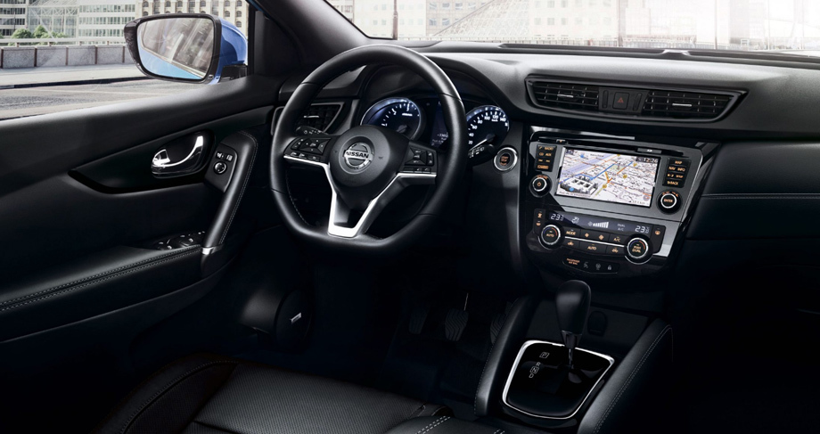 В начальный вариант XE входят, к примеру, электрообогрев лобового стекла и электростеклоподъёмники на всех дверях с подсвеченными клавишами и автоматическим режимом, подогрев передних сидений, круиз-контроль и кондиционер, аудиосистема с шестью динамиками и интерфейсом Bluetooth, кожаная отделка руля. Колёсные диски будут стальные на 16 дюймов с мотором 1.2 или легкосплавные на 17 в случае с двигателем 2.0.