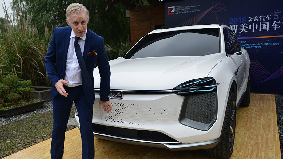             За внешность шоу-кара Zotye i-across отвечает британец <a href="/e/B1GaAEAAAFs" class="c-link">Энтони Уильямс-Кенни</a>, работающий в Китае 12 лет. Перед ним стояла задача сделать дизайн «ближе к природе».
