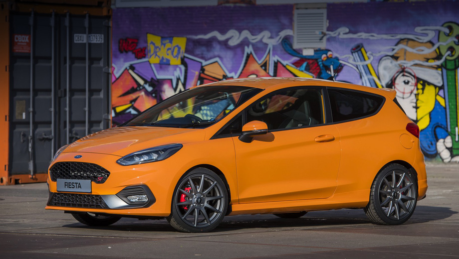 Ford fiesta st. Выбора нет: только трёхдверный кузов, только оранжевый окрас Deep Orange и только самая богатая спецификация ST-3. Цена, скорее всего, превысит 25 000 фунтов (2,1 млн рублей).