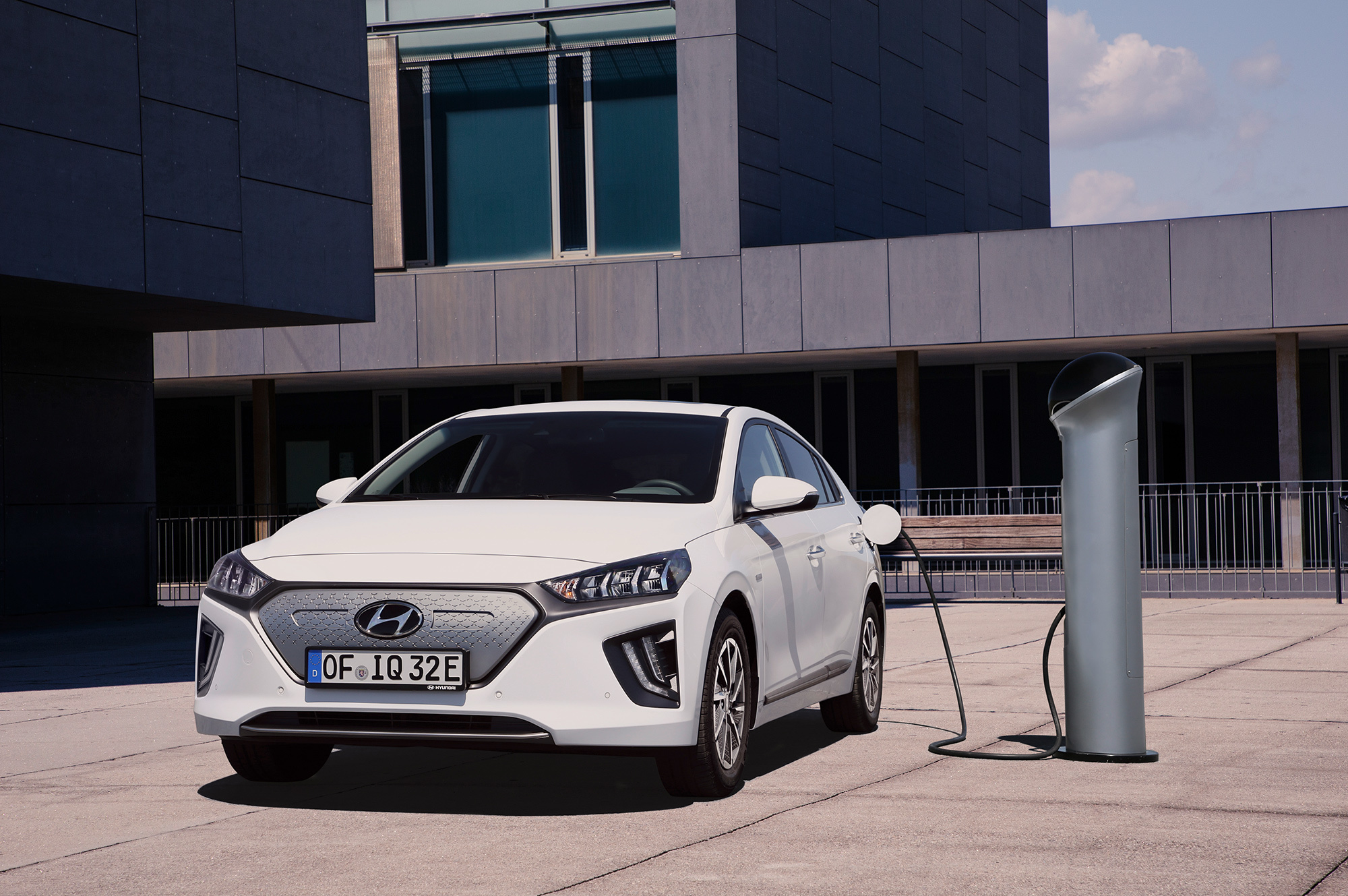 Электромобиль Hyundai Ioniq после рестайлинга поехал дальше — ДРАЙВ