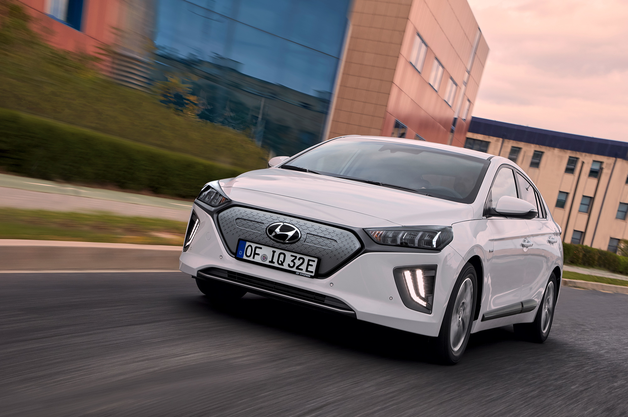 Электромобиль Hyundai Ioniq после рестайлинга поехал дальше — ДРАЙВ