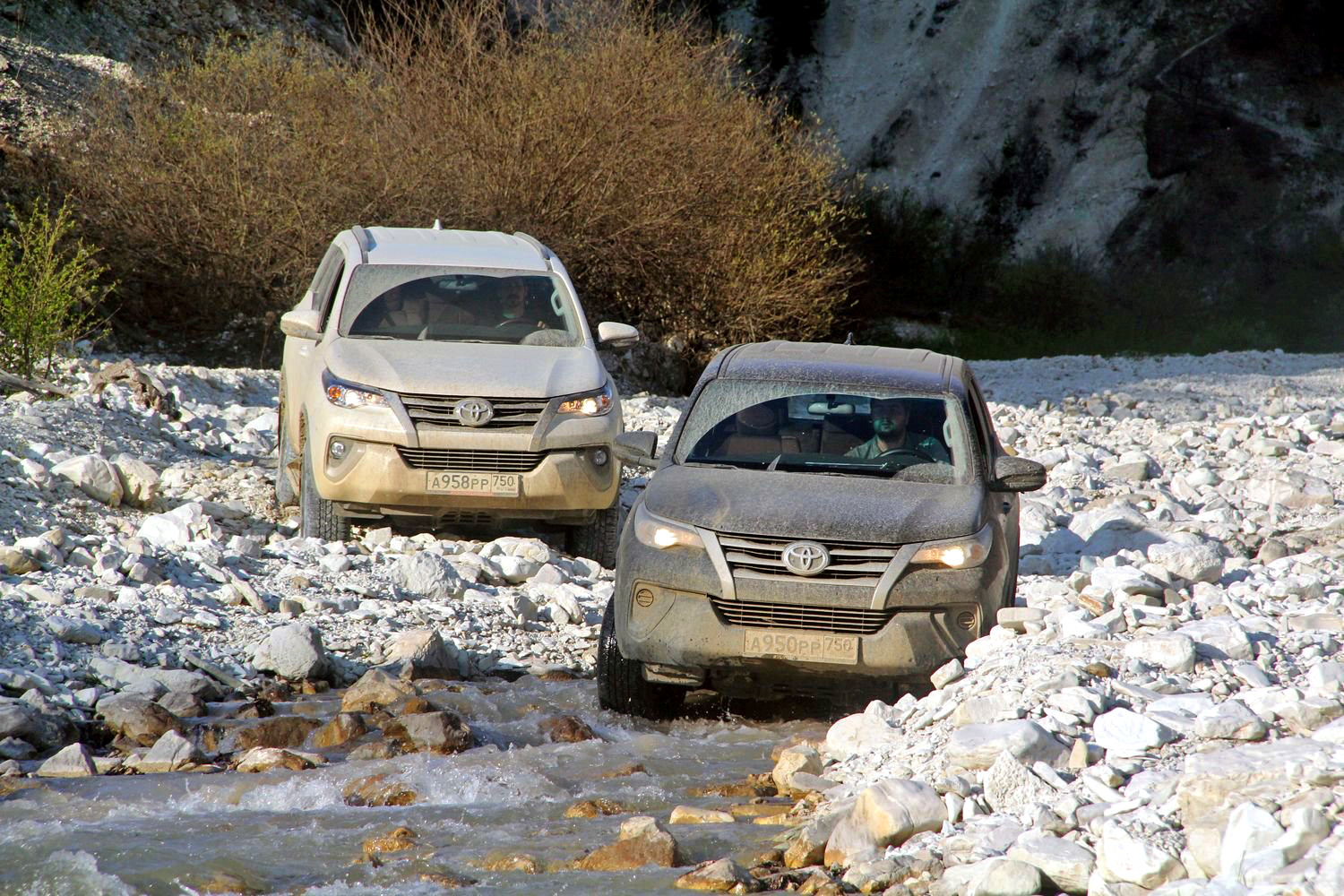 Прыгаем из бензинового рамника Toyota Fortuner в дизельный — ДРАЙВ