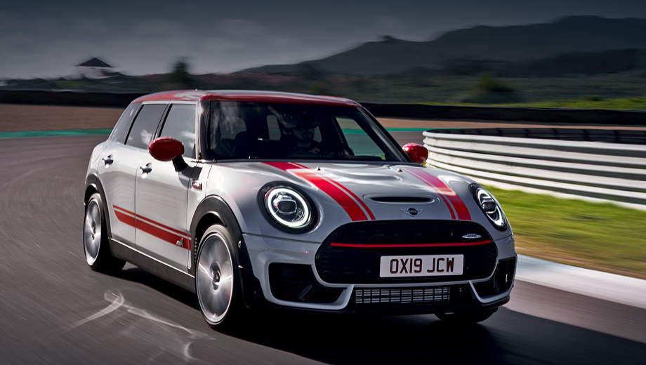 Обеим моделям достались новая система охлаждения и недавно разработанный «спортивный» выпуск с «эмоциональным» звучанием. Clubman JCW с новым мотором расходует 7,1–7,4 л/100 км в цикле <a href="/e/BtT4wEAAAWM" class="c-link">WLTP</a>, а Countryman JCW — 6,9–7,3 л/100 км.