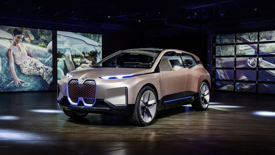 Bmw inext. Концепт BMW Vision iNext (на фото), дебютировавший в сентябре 2018-го, принёс очень мало информации. Разработчиков можно понять: технологии для модели развиваются вместе с ней, и оснащение, заявленное сейчас, многократно изменится к моменту запуска.