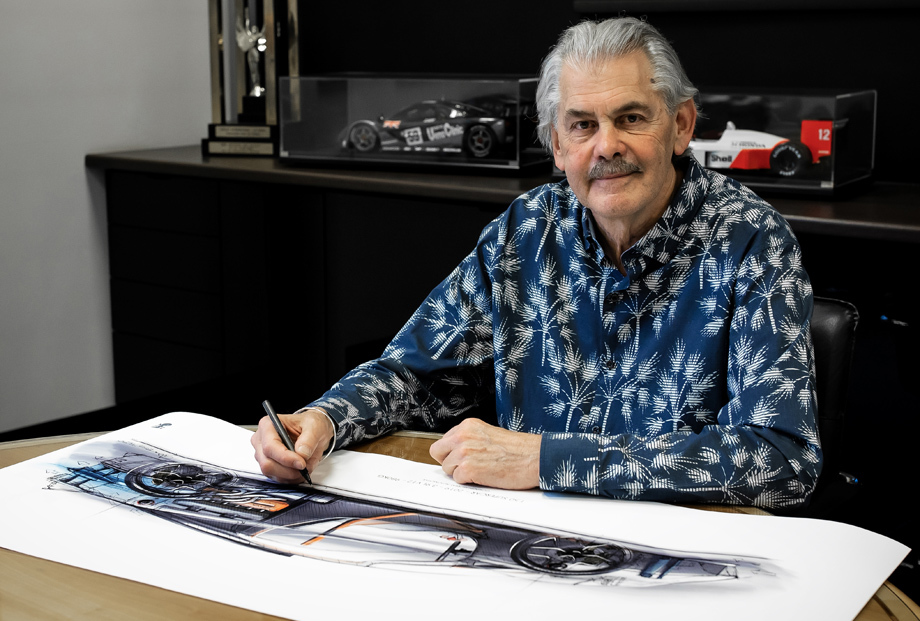             Ещё Мюррей принимал участие в разработке таких моделей, как <a href="https://www.drive.ru/news/mercedes/4efb32b800f11713001e1e1b.html" target="_blank" rel="noopener" class="c-link">Mercedes-Benz SLR McLaren</a> 2003 года и <a href="/e/BrIbgEAAAiw" class="c-link">TVR Griffith</a> 2017-го. Понятно, что выход T.50 окажется неординарным событием. Рассказ самого Мюррея о новом проекте можно услышать, пройдя по <a href="https://youtu.be/o3dJciP5yP8" target="_blank" rel="noopener" class="c-link">ссылке</a>.
