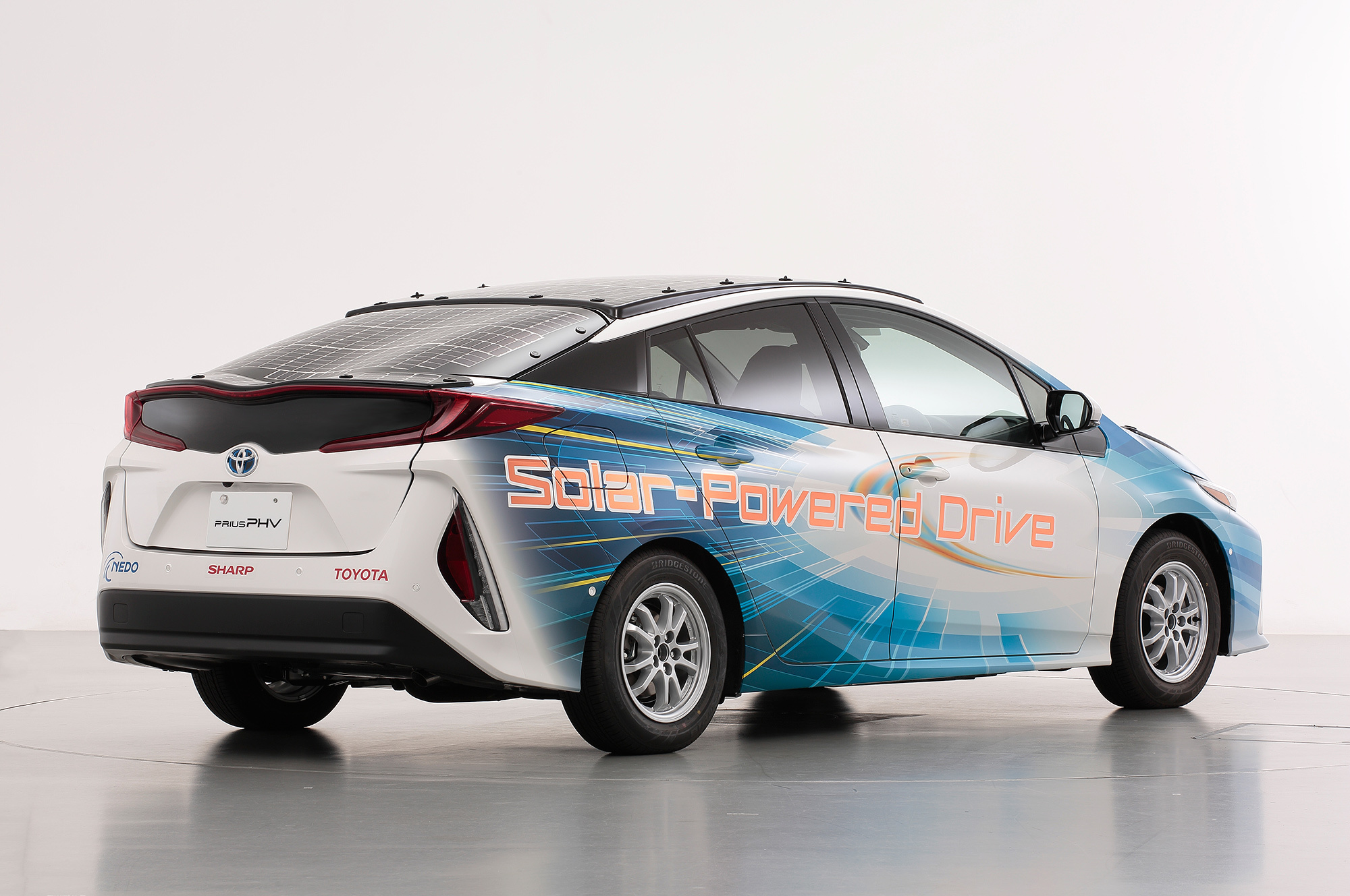 Солнечная Toyota Prius пройдёт испытания на улицах Токио — ДРАЙВ