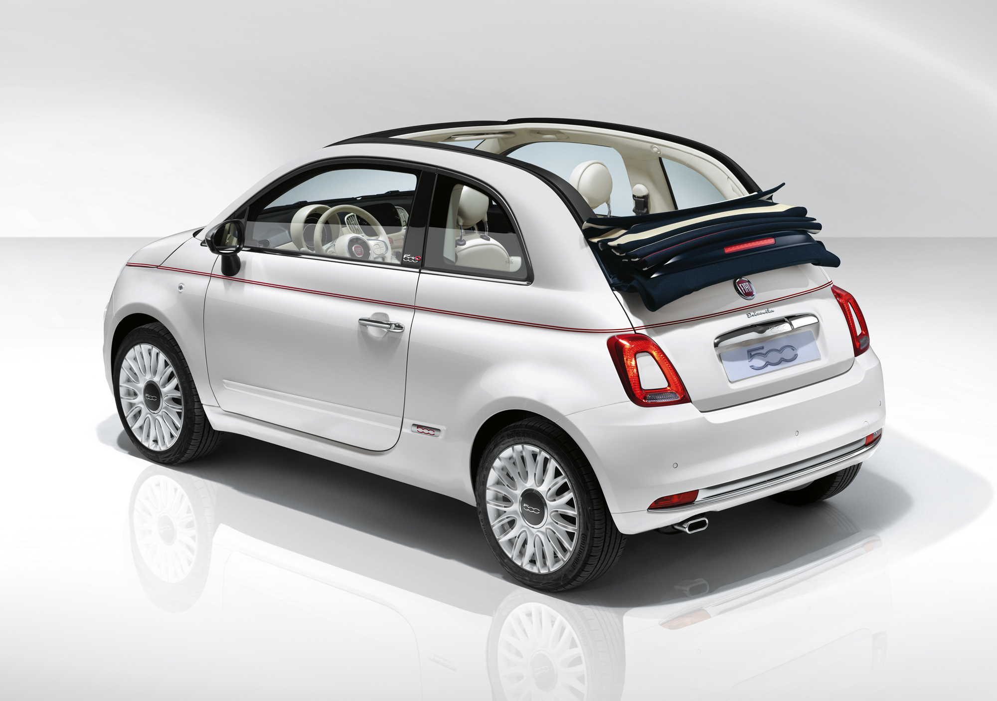 Серия Fiat 500 Dolcevita отправила зрителей в шестидесятые — ДРАЙВ