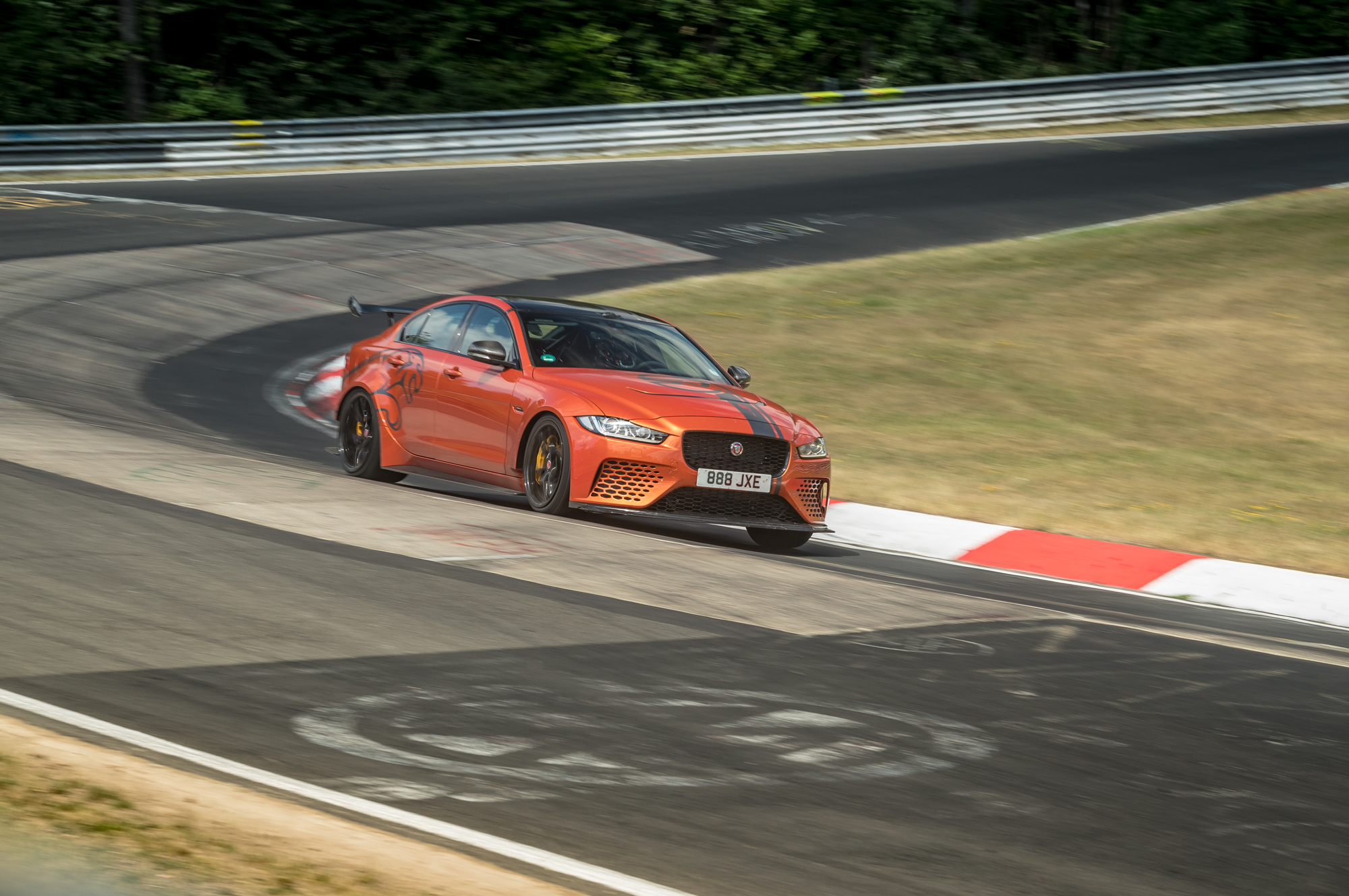 2018 Jaguar XE SV Project 8: эксклюзивный спортивный седан от Jaguar