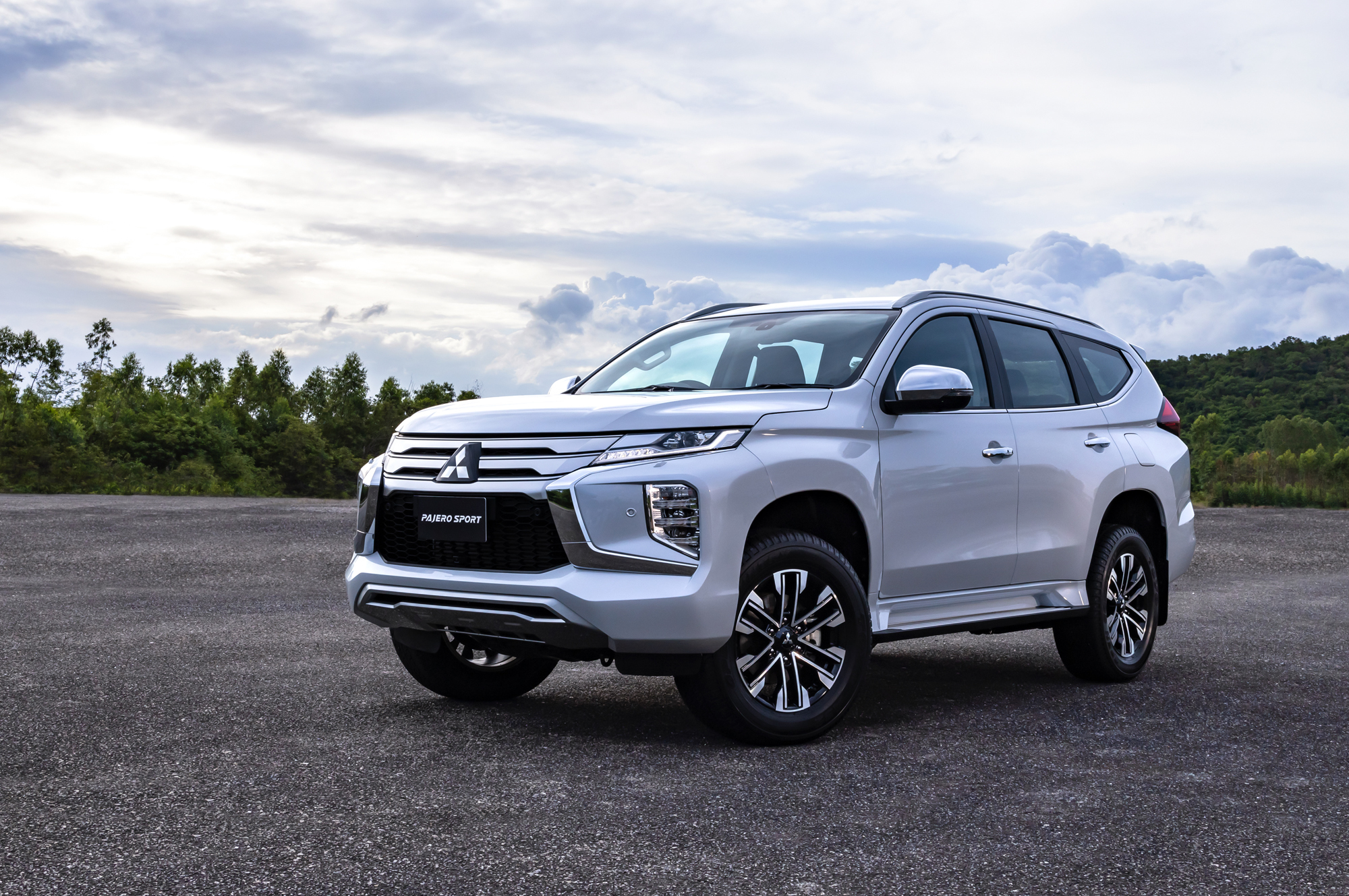 Модель Mitsubishi Pajero Sport улучшила дизайн и оснащение — ДРАЙВ