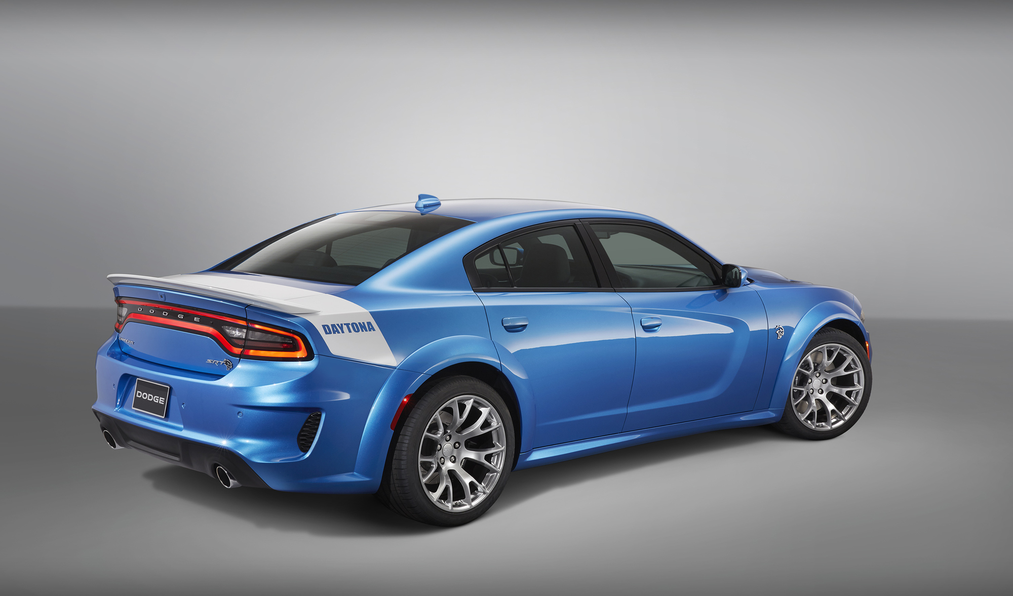 Седан Dodge Charger Daytona 50th вышел мощнее исходника — ДРАЙВ