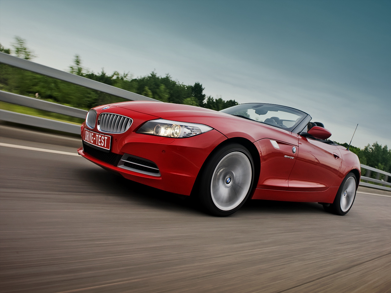 Стоит ли по-прежнему оставаться мужиком за рулём BMW Z4 — ДРАЙВ