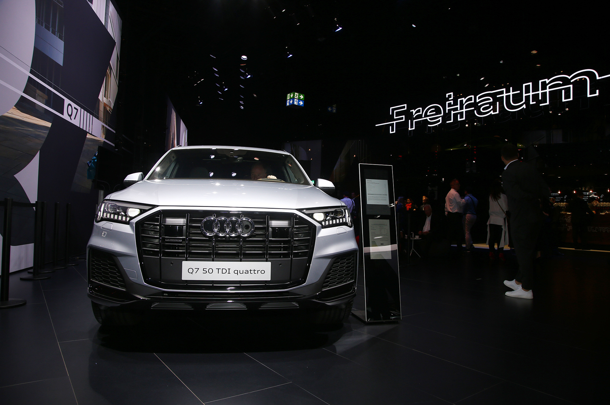 Обновлённый кроссовер Audi Q7 уподобился флагману Q8 — ДРАЙВ