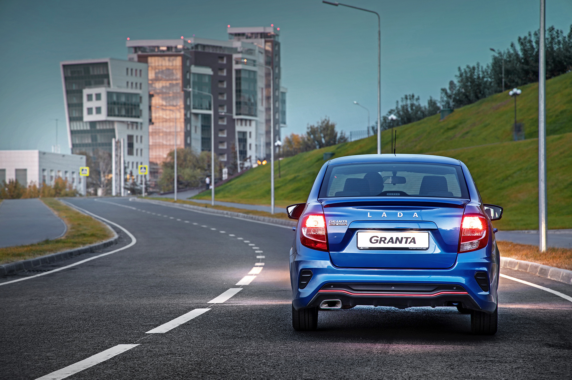 Пытаемся водить активно седан Lada Granta Drive Active — ДРАЙВ