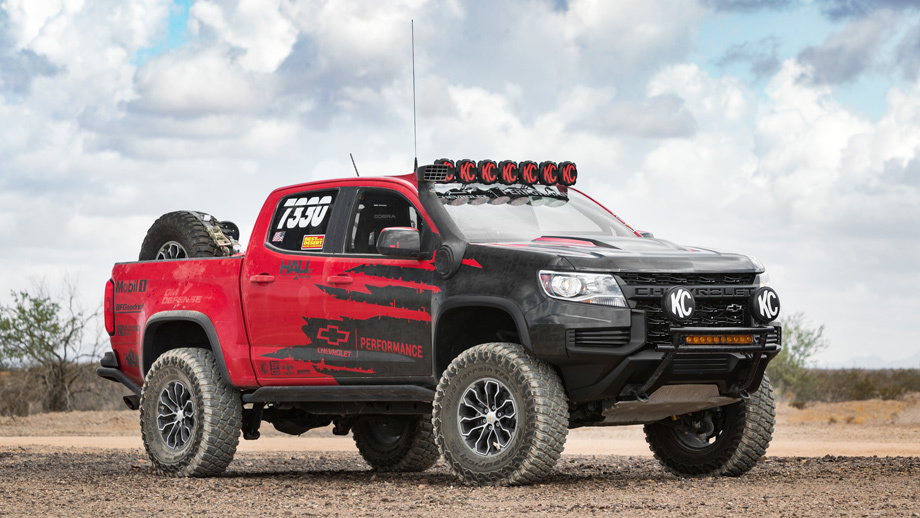 Colorado ZR2 SEMA vehicle, как ясно из названия, — шоу-кар для тюнинг-шоу <a href="/e/BsDyAEAAAAc" class="c-link">SEMA</a> в Лас-Вегасе. Там пикап будет 5–8 ноября служить витриной для внедорожных аксессуаров.