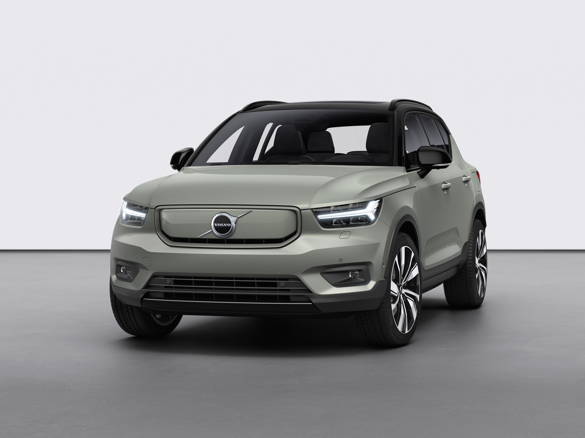 Кроссовер Volvo XC40 Recharge удивил высокой мощностью — ДРАЙВ