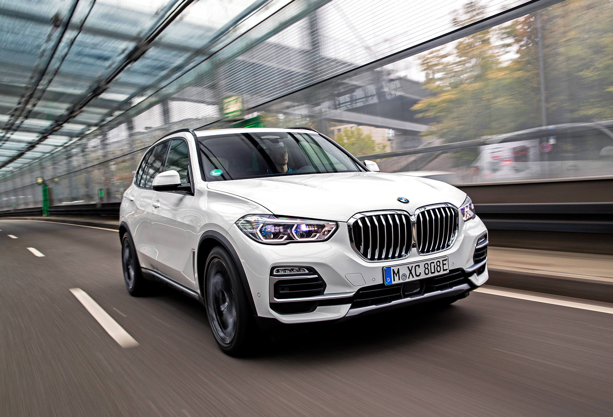 BMW x5 XDRIVE 45e характеристики.