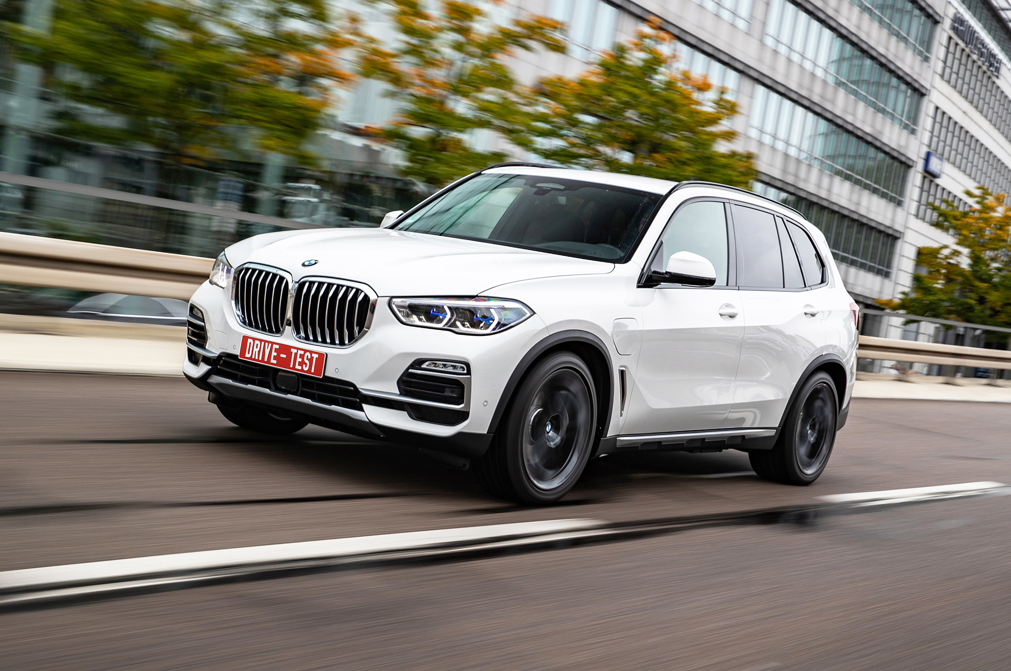 Заправляем электричеством гибрид BMW X5 xDrive45e — ДРАЙВ