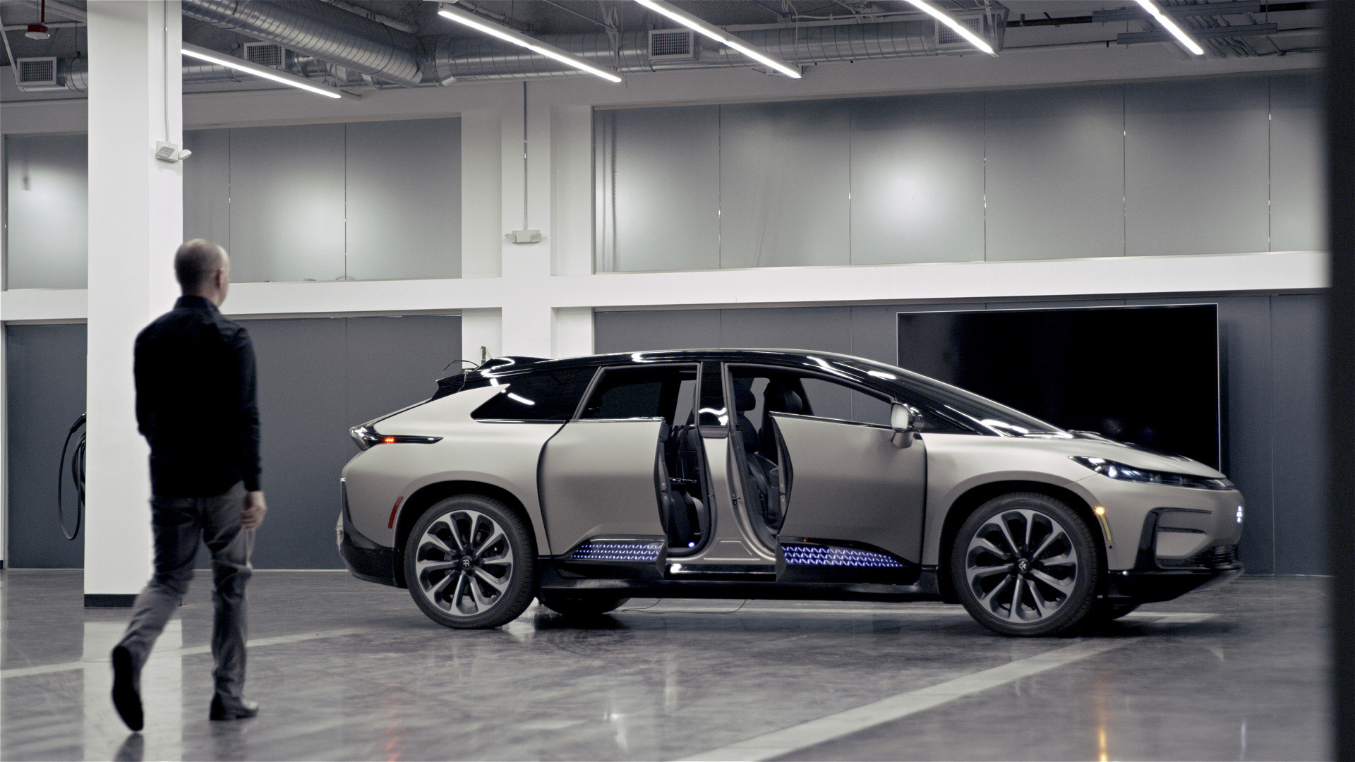 Кроссовер FF 91 назван флагманом марки Faraday Future — ДРАЙВ